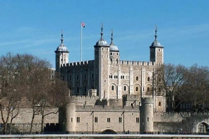 Stockwell干發(fā)噴霧技術(shù)革新，瞬間吸收多余油脂，保持秀發(fā)輕盈蓬松！